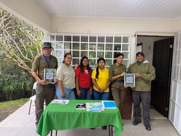 Estudiantes del Técnico en Turismo Alternativo de la Universidad de Panamá, finalizaron con éxito su práctica profesional en el Parque Nacional y Reserva Biológica Altos de Campana, donde reforzaron su formación académica por medio de la atención directa a visitantes, la aplicación de encuestas y el apoyo a iniciativas de turismo verde.