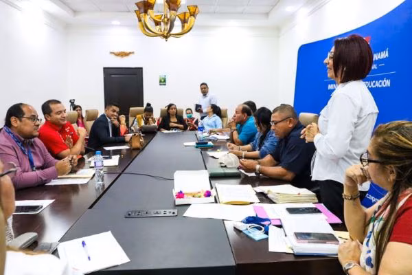 Investigan diplomas falso en concurso docente.