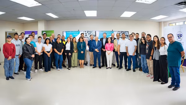 En el Salón de Conferencia de la Facultad de Ingeniería de Sistemas Computacionales (FISC), de la Universidad Tecnológica de Panamá (UTP), se desarrolla al presente, el tercer Taller sobre Servicios y Aplicaciones Inteligentes de Internet de las cosas (IoT) 2026, con un enfoque hacia el medio ambiente; el mismo, se efectúa tanto en modalidad presencial como virtual, con la participación de expositores de Suiza, Suecia, Polonia Ecuador, Brasil, y Panamá.