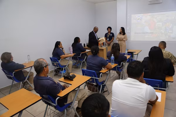 Con miras a mejorar la calidad del trabajo pericial de los inspectores aduaneros en lo relativo a su labor de detectar contrabando o sustancias ilícitas en los puertos, aeropuertos y puntos de fronteras, se llevó a cabo recientemente, un seminario de capacitación sobre inspección ocular.