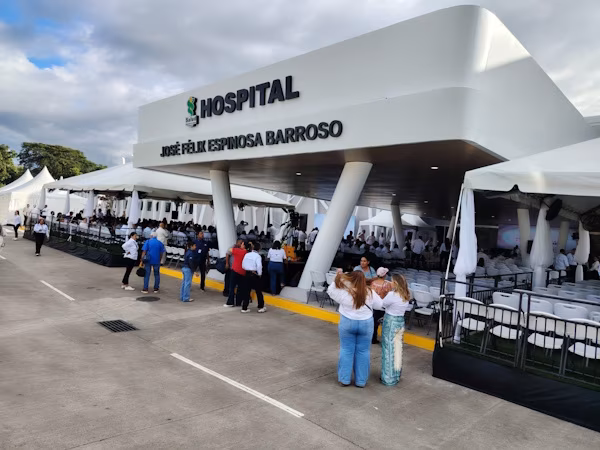 En Panamá, se recibió recientemente, la visita de María Mercedez Reck, médico argentina, quien impartió una docencia sobre la importancia de troponina de alta sensibilidad, en el diagnóstico del síndrome coronario agudo. Esta instrucción, se dio a un grupo de médicos que laboran en el distrito de Bugaba, provincia de Chiriquí.