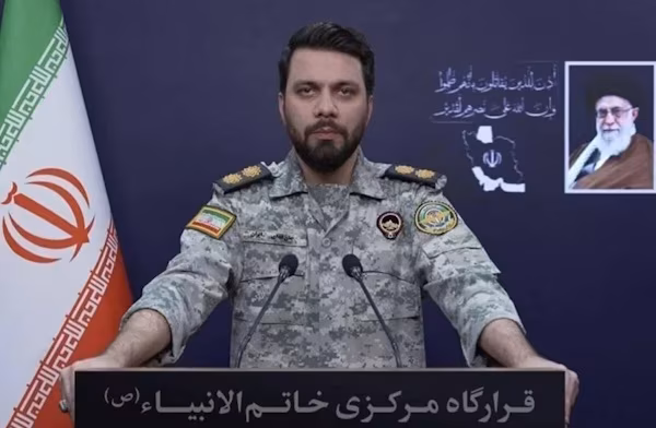 Teherán (EFE).- Irán aseguró este miércoles que no permitirá que “ni un litro de petróleo” atraviese el Estrecho de Ormuz en beneficio de Estados Unidos, Israel o sus socios, y que cualquier buque vinculado a ellos será “objetivo legítimo” para Teherán.