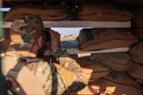 (EFE).- El Ejército de Siria afirmó en la madrugada de este martes haber recibido fuego contra sus posiciones disparado desde el Líbano por el grupo chií Hizbulá.