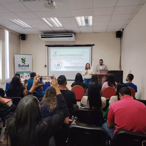 Con la intención de fortalecer los mecanismos de diagnóstico precoz y sensibilizar al personal sanitario respecto a una de las patologías más silentes pero agresivas, la Unidad Docente en conjunto con la Coordinación de Salud Bucal del Ministerio de Salud (MINSA) en Colón, llevaron a ejecución la "Jornada de Actualización en Prevención y Detección de Cáncer Bucal".