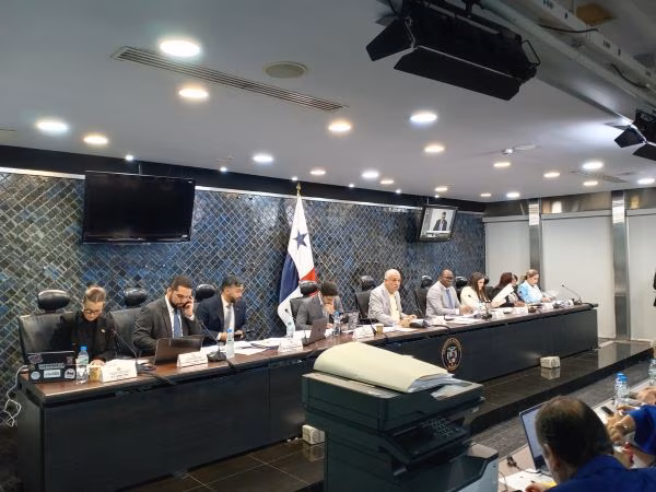 Inician entrevistas en la comisión de credenciales.