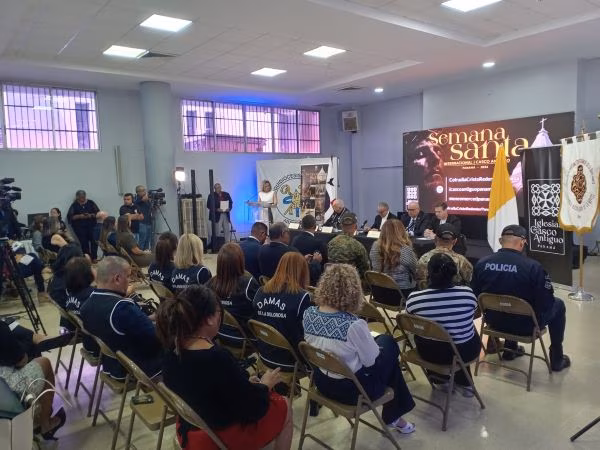 Brindan detalles de la semana santa en el Casco Antiguo.