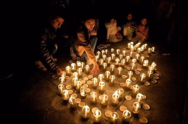 Las personas apagarán las luces por una hora.