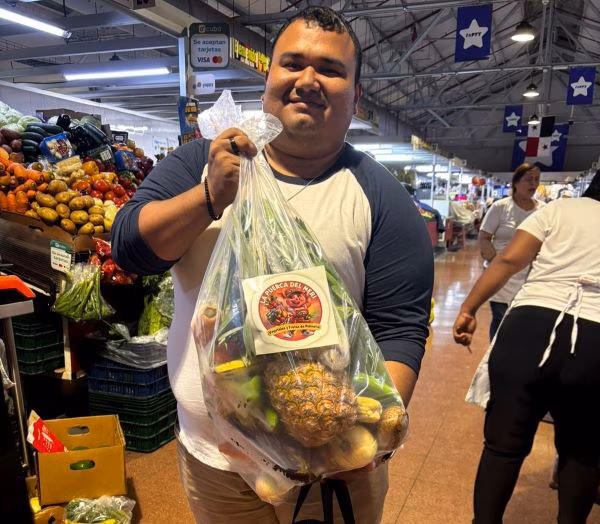 consumidores reciben la "Puerta de Neri".