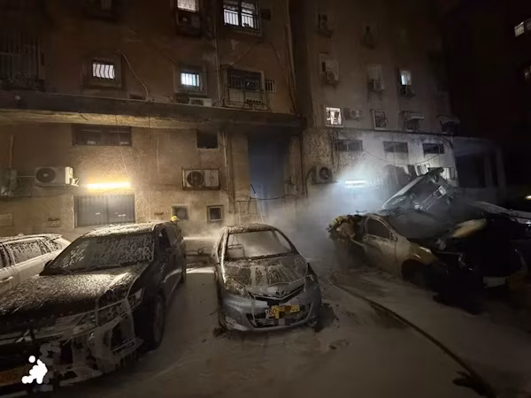 Teherán (EFE).- Dos proyectiles impactaron la madrugada de este martes contra un gasoducto de una planta energética de Jorramshahr, en el suroeste de Irán, y contra edificios administrativos de una estación gasística de Isfahán, en el centro del país, según reportó la agencia iraní Fars.