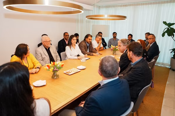 Representantes de distintos sectores vinculados al crecimiento de la industria tecnológica, participaron en fecha reciente, en una mesa redonda organizada por la embajada del Reino de los Países Bajos en Panamá, a fin de analizar las oportunidades que nacen en este novedoso ecosistema de industrias, logística y comercio.