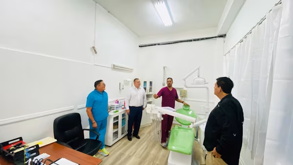 Personal de la Región de Salud de Herrera (MINSA), participó recientemente, en la apertura oficial de la nueva clínica odontológica situada en el Colegio José Daniel Crespo de Chitré, provincia de Herrera. Esta iniciativa, refuerza la atención en salud bucal de la población estudiantil.