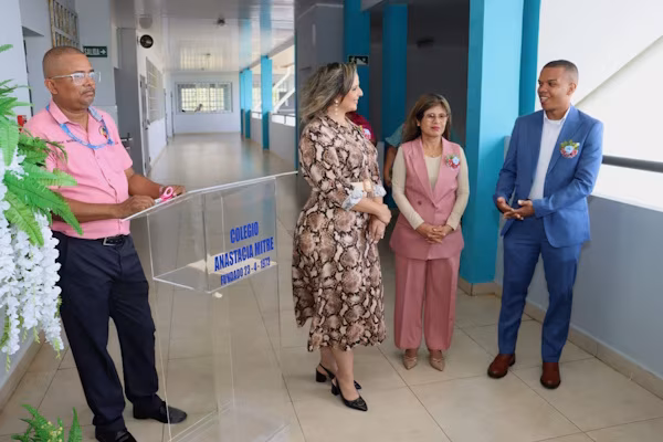 Con miras a fortalecer el bienestar emocional de la comunidad educativa del Colegio Anastacia Mitre, situado en el corregimiento de Palmas Bellas, provincia de Colón, se inauguró recientemente, el primer gabinete psicopedagógico, integrado por un psicólogo y un trabajador social, quienes proporcionarán orientación y apoyo a estudiantes, padres de familia, personal docente y administrativo.