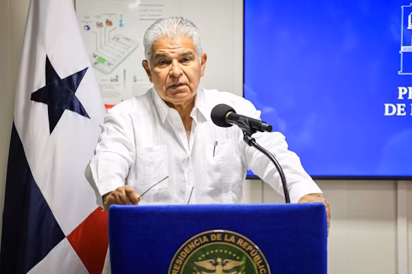 El presidente de la República de Panamá, José Raúl Mulino, destacó hoy el impacto social que ha tenido el uso de la partida discrecional bajo su administración. Enfatizó que, estos fondos son manejados con estricto control, transparencia y responsabilidad, tras un análisis de cada uno de los casos en los que ha sido necesario —y muchas veces urgente— tender la mano del Gobierno Nacional a panameños humildes.