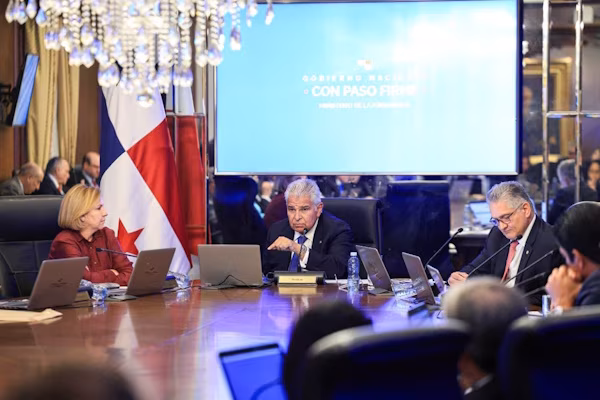 El Consejo de Gabinete de Panamá aprobó este martes, 21 de abril, la Resolución N°36-26, la cual autoriza el Acuerdo Transaccional entre el Estado, por conducto del Ministerio de Salud (MINSA), y el Consorcio Nuevo ION de Panamá, en virtud de la compensación por daños y perjuicios como resultado de la terminación unilateral para la ejecución de los trabajos relacionados con los “Estudios, diseño, desarrollo de planos, construcción y financiamiento para la construcción del nuevo Instituto Oncológico Nacional”.