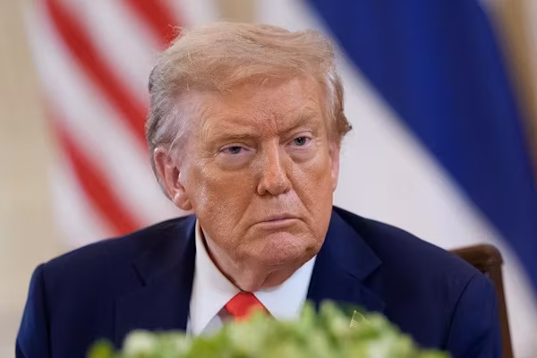 Washington (EFE).- El presidente de Estados Unidos, Donald Trump, afirmó este miércoles que existe la posibilidad de retomar el próximo viernes las negociaciones con el Gobierno iraní en Pakistán, después de que el alto el fuego fuera prorrogado de forma indefinida.