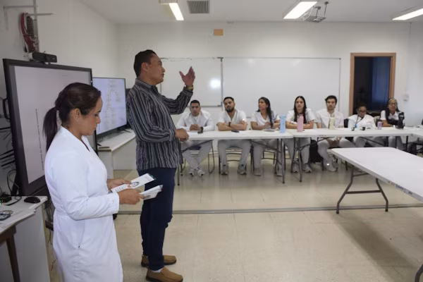 La Región de Salud de Veraguas efectuó una jornada de inducción enfocada a más de 62 nuevos médicos internos de segundo año, quienes comenzarán su período de formación y servicio en el Hospital Dr. Luis “Chicho” Fábrega, contribuyendo al fortalecimiento de la atención médica en la provincia.