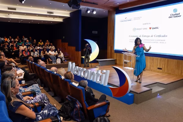 ‘Aprendiendo a aprender: transformando la pedagogía juntos – Nivel 1’, fue el diplomado que concluyeron con éxito recientemente, 56 educadores, en una ceremonia que congregó a autoridades y personalidades del sector educativo.