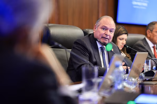 Durante la realización del Consejo de Gabinete de Panamá, que se realizó este martes, 14 de abril, se aprobó la resolución N.33-26, que autoriza un crédito adicional suplementario al Presupuesto General del Estado para la vigencia fiscal 2026, con asignación a favor del Ministerio de Obras Públicas de Panamá (MOP), hasta por la suma de B/.12,062,501.00.