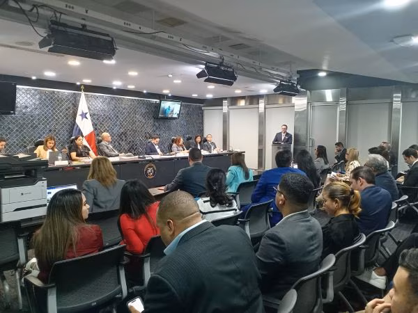 Ministro sustenta la Memoria del MICI.