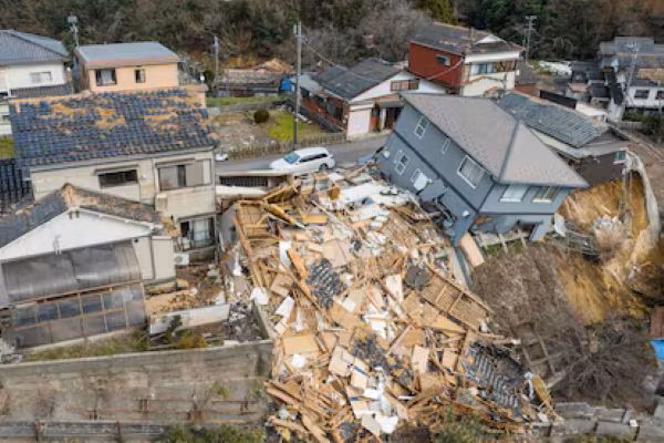 Un sismo de magnitud 7,5 sacudió la costa oriental de Japón y activó alertas de tsunami en varias prefecturas. Las autoridades ordenaron evacuaciones preventivas mientras evalúan posibles daños y mantienen vigilancia ante nuevos movimientos.
