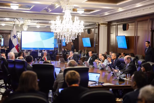 El Consejo de Gabinete de Panamá avaló en su sesión de este martes, 5 de mayo la Resolución N. 43-25, la cual aprueba un crédito adicional extraordinario al Presupuesto General del Estado para la vigencia fiscal 2026, con asignación a favor del Ministerio de Seguridad Pública (MINSEG) / Servicio Nacional de Migración (SNM), hasta por la suma de B/.8 millones.