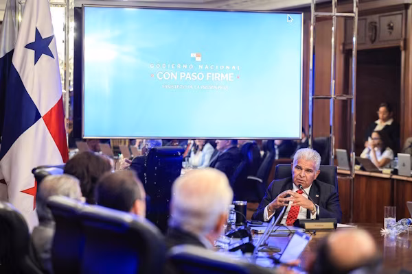 El Consejo de Gabinete de Panamá autorizó un aporte del Estado a favor del Fondo de Estabilización Tarifaria (FET), por B/.64,620,266.62, a fin de compensar a las empresas distribuidoras de energía eléctrica por los descuentos otorgados a sus clientes con consumo de hasta 300 kilovatios hora mensuales, durante el segundo semestre de 2025.