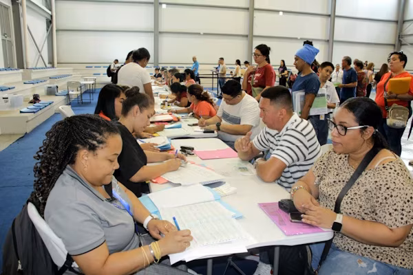 Miles de estudiantes beneficiarios vigentes de los programas de Concurso General, Puesto Distinguido, Discapacidad, becas Deportivas y Culturales empezaron a recibir desde este 25 de mayo los cheques concernientes al último pago de 2025 y al primero de 2026, como parte de la jornada de desembolsos organizada por el Instituto para la Formación y Aprovechamiento de Recursos Humanos, (IFARHU) en la sede de Panamá Centro.