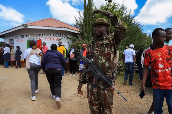 Nairobi (EFE).- Al menos 16 estudiantes murieron este jueves en Kenia en el incendio del internado de la Academia Femenina Utumishi en Gilgil, en el condado de Nakuru (centro-oeste), según confirmó el Gobierno keniano.