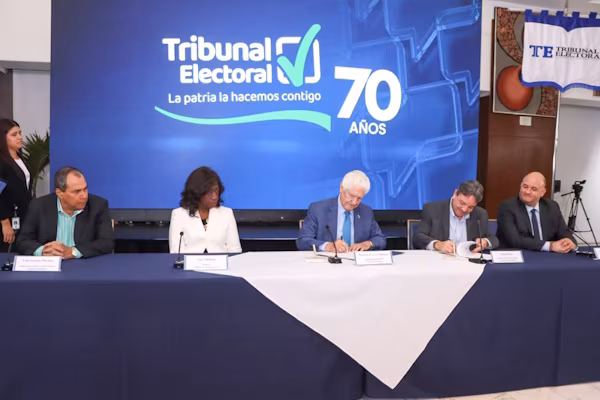 Tras una firma de convenio de Cooperación entre el Representantes del Tribunal Electoral, Eco TV y el Ministerio de Educación de Panamá (MEDUCA), se concretó recientemente, la segunda versión de estudiantes de premedia de escuelas oficiales y particulares que participarán de la competencia Debate Z, un espacio diseñado con el objetivo de fomentar el pensamiento crítico, la ética y el respeto.