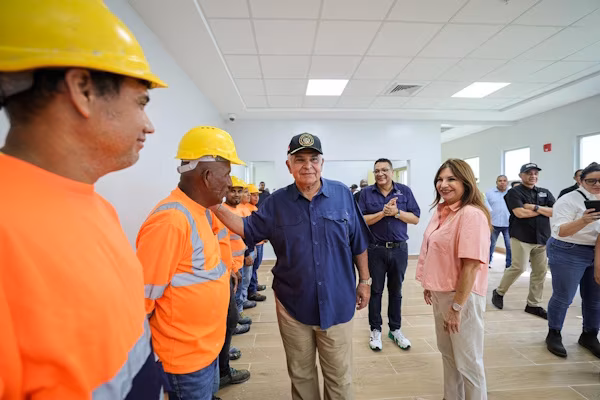 Un adelanto de más del 87% en la edificación de la nueva Policlínica de Antón, en la provincia de Coclé, la cual beneficiará a más de 60 mil panameños, constató recientemente, el presidente de la República de Panamá, José Raúl Mulino, durante un recorrido de inspección efectuado en el proyecto que ejecuta la Caja de Seguro Social (CSS).