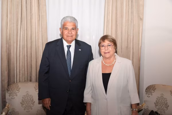 El presidente de la República de Panamá, José Raúl Mulino, recibió en su despacho a la dos veces presidenta de Chile, Michelle Bachelet, quien se encuentra en una gira por varios países con miras a promover su candidatura para secretaria general de la Organización de Naciones Unidas (ONU).
