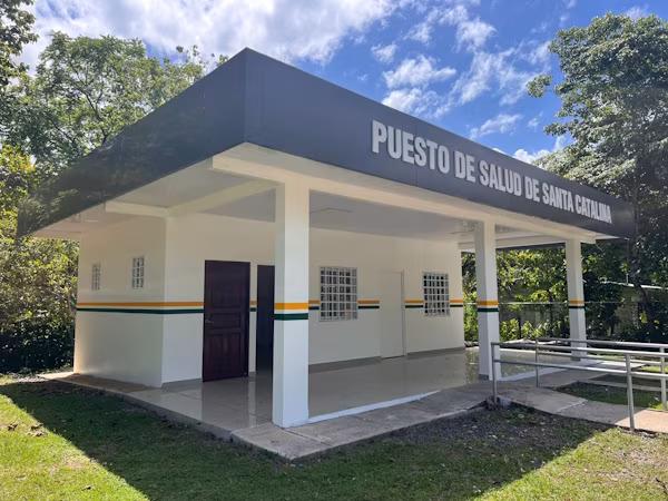 La Región de Salud de Veraguas, terminó en forma satisfactoria el proyecto de mejoras en el Puesto de Salud de Santa Catalina, ubicado en el distrito de La Mesa, con una inversión total de B/. 5,902.00, beneficiando de manera directa a más de 400 personas de esta comunidad y áreas cercanas.