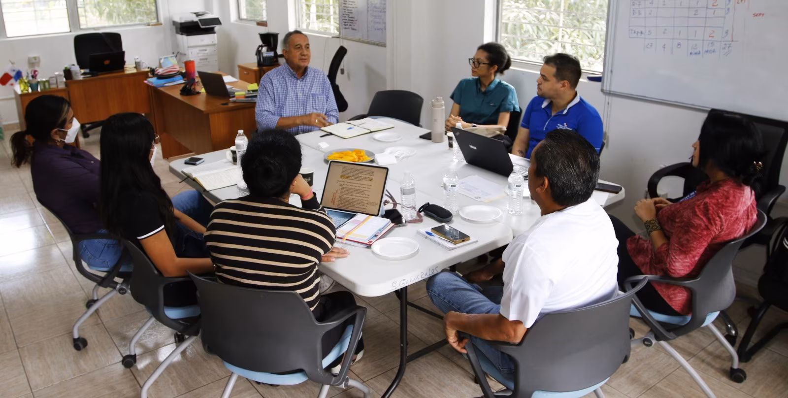 Comprometidos con el seguimiento y cumplimiento de las actividades vinculadas al internado médico veterinario, el Ministerio de Desarrollo Agropecuario (MIDA) participó de la reunión ordinaria quincenal de la Comisión Nacional de Docencia, encaminada a revisar avances en lo relativo a formación profesional.