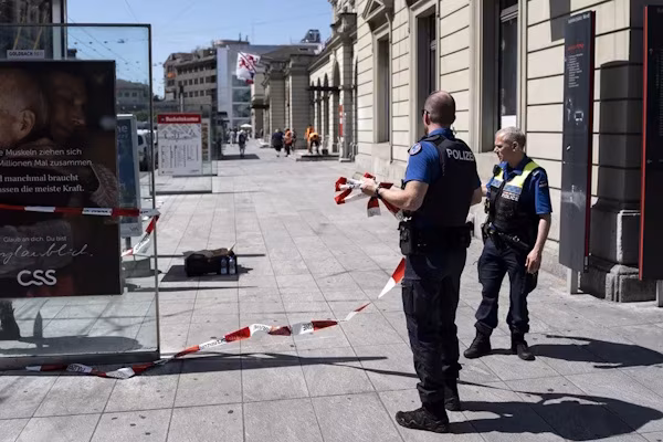 Ginebra (EFE).- Tres personas han resultado heridas en un ataque con arma blanca ocurrido este jueves por la mañana en la estación de tren de la localidad de Winterthur (noreste de Suiza, en el cantón de Zúrich), informó la policía local.