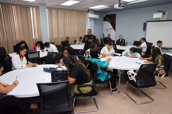 Unos 21 estudiantes graduandos de la licenciatura en Administración Pública Aduanera efectuarán su práctica profesional en las oficinas administrativas y recintos de la Autoridad Nacional de Aduanas de Panamá (ANA), esto como parte de los requisitos académicos exigidos por la Universidad de Panamá (UP), a fin de obtener el título de licenciatura.