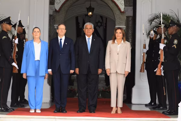 Los Gobiernos de Panamá e Israel se comprometieron este miércoles, 6 de mayo, a ampliar y reforzar su Tratado de Libre Comercio (TLC) y pactar acuerdos de cooperación y asesorías en temas de manejo y tratamiento de agua, ciberseguridad, medicina, logística, tecnología agrícola y turismo.