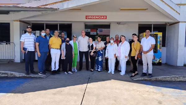 El Ministerio de Salud (MINSA), por medio de la Región de Salud de Los Santos, consolidó una valiosa iniciativa de cooperación internacional después de recibir la visita oficial de representantes de la Embajada de los Estados Unidos. Este encuentro estratégico empezó un plan de acción conjunto enfocado al fortalecimiento integral de las atenciones médicas y quirúrgicas en el Hospital Dr. Joaquín Pablo Franco Sayas, ubicado en la ciudad de Las Tablas, provincia de Los Santos, con prioridad en el bienestar y la recuperación de los pacientes de traumatología de esta provincia que requieren servicios de alta especialización.