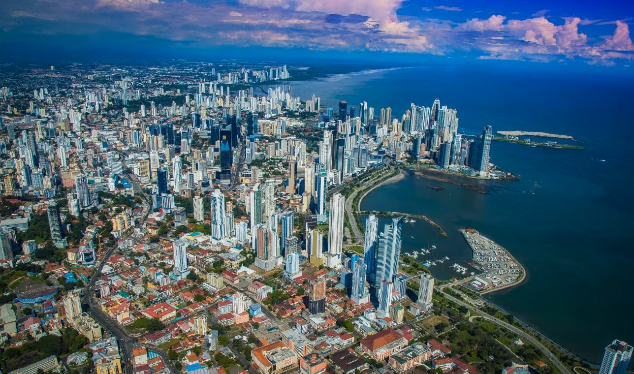 El Ministerio de Relaciones Exteriores informó que hasta este viernes un total de 86 delegaciones internacionales confirmaron su participación en la Semana de Alto Nivel del Bicentenario del Congreso Anfictiónico, que se desarrollará del 20 al 27 de junio de 2026. La agenda incluye la Trigésimo primera Reunión del Consejo de Ministros de la Asociación de Estados del Caribe (AEC), la Reunión de Jefes de Estado y de Gobierno, la Quincuagésimo sexta Asamblea General de la Organización de los Estados Americanos (OEA), la Undécima Conferencia Ministerial de la Comunidad de las Democracias y el Foro de Líderes Globales.