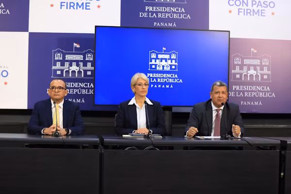 Un reciente informe presentado al Consejo de Gabinete de Panamá, por el gerente de la Empresa de Transmisión Eléctrica S.A. (ETESA), Roy Morales, detalla la gestión realizada a lo largo de dos años para ampliar la capacidad de la infraestructura eléctrica y su confiabilidad, lo cual conlleva una inversión de 286 millones de dólares para hacer frente a la necesidad de la demanda de transmisión e inserción de unos 1000 megas de energía renovable para el año 2028.