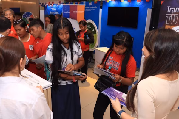 La búsqueda de una carrera universitaria y la construcción de un proyecto de vida profesional motivaron a 22 estudiantes del Centro Educativo Cerro Iglesia, situado en el distrito de Müna, comarca Ngäbe Buglé, a vivir por primera vez, en fecha reciente, la experiencia de la Expo Vocacional Futuro 360, organizada por el Ministerio de Educación de Panamá (MEDUCA).