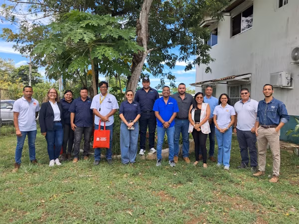 Con miras a fortalecer las capacidades técnicas del sector avícola nacional, productores, técnicos y profesionales participaron en fecha reciente, en la Jornada de Actualización “Retos en bioseguridad frente a los riesgos de la Influenza Aviar y otras enfermedades aviares”, la cual tuvo como sede las instalaciones de la Dirección Nacional de Salud Animal del Ministerio de Desarrollo Agropecuario de Panamá (MIDA), ubicadas en Río Tapia, Tocumen.