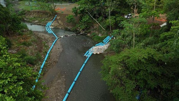 Buscan disminuir la basura que llega a la bahía.