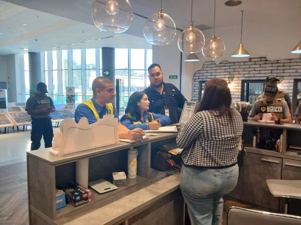 Vigilan presencia de extranjeros laborando sin permiso.