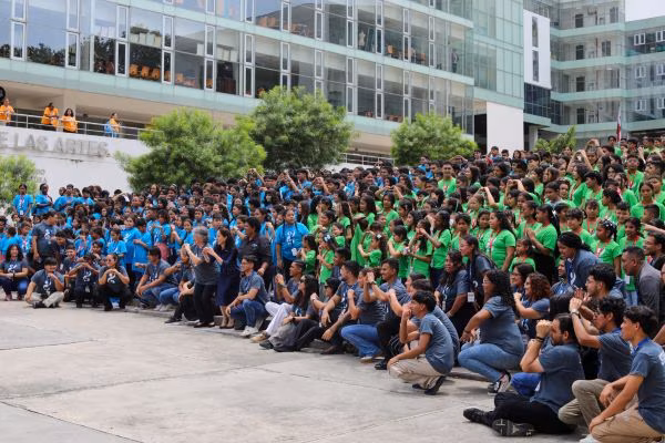 jóvenes se preparan para participar de este encuentro.
