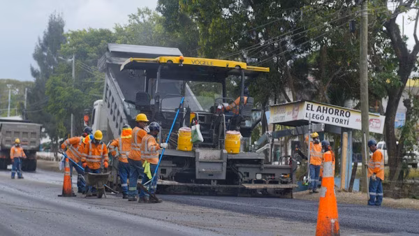 El proyecto de rehabilitación de la Carretera Panamericana Este sigue fomentando el desarrollo económico y social de las comunidades de Panamá Este y Darién, por medio de la generación de más de 1,600 empleos directos durante la ejecución de las obras.