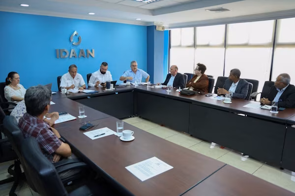 -El proyecto es parte importante del plan nacional de agua que impulsa el presidente José Raúl Mulino- En aras de atender las necesidades de agua potable en el país, y por instrucciones del presidente de la República de Panamá, José Raúl Mulino, autoridades el Gobierno del Nacional dieron un paso fundamental a fin de dar solución permanente a la situación que atraviesan los panameños en la región de Azuero por el vital líquido, a causa de décadas de abandono, ausencia de planificación e inversión, y una clara falta de voluntad política de administraciones pasadas.