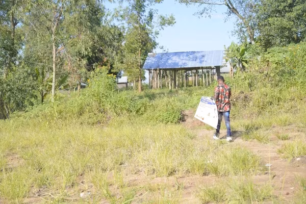 Nairobi (EFE).- Las autoridades de la República Democrática del Congo (RDC) elevaron a 101 las muertes por el brote de ébola declarado en el este del país el pasado 15 de mayo, incluidas en 550 casos confirmados, y alertaron de que la presencia de grupos armados “sigue limitando el acceso humanitario” en zonas afectadas, datos que ha confirmado la OMS.