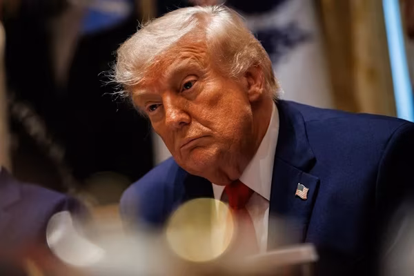Miami (EE.UU.) (EFE).- El presidente de EE.UU., Donald Trump, aseguró este viernes que Irán fue quien buscó el acercamiento con Washington y advirtió de que Teherán no recibirá fondos contemplados en el reciente acuerdo para poner fin a la guerra entre ambos países, en medio del aplazamiento de las negociaciones nucleares debido a los ataques israelíes en el Líbano.