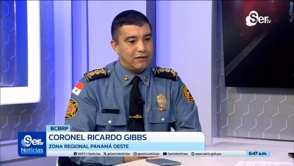 Las fugas de gas continúan siendo uno de los factores que pueden provocar incendios dentro de los hogares, según explicó el coronel Ricardo Gibs, primer jefe de la Zona Regional de Panamá Oeste del Benemérito Cuerpo de Bomberos de la República de Panamá. Durante las últimas 72 horas, los bomberos atendieron 11 emergencias relacionadas con escapes de gas, una situación que, de no detectarse a tiempo, puede generar deflagraciones o incendios, especialmente en áreas como cocinas y restaurantes.