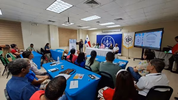 Con el fin de frenar el impacto de padecimientos como: la diabetes, la hipertensión y las afecciones renales, la Caja de Seguro Social de Panamá (CSS) comenzó el Primer Encuentro con los Grupos Organizados de la Comunidad para la Salud (GOCPS). Esta actividad reunió a representantes de Colón, Panamá Centro y Panamá Oeste, buscando reforzar la estrategia de Atención Primaria por medio del trabajo directo con los líderes y actores sociales de cada región.